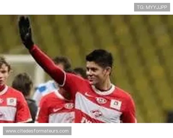 罗霍在解放者杯比赛中肘击队友致其右眼肿胀鼻血直流情况严重